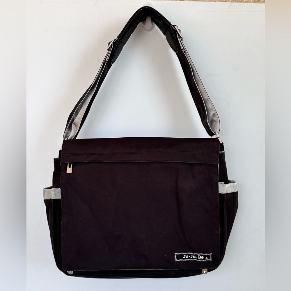 Ju-Ju-Be Classic Collection Better Be Messenger Diaper Bag, Black/Silver